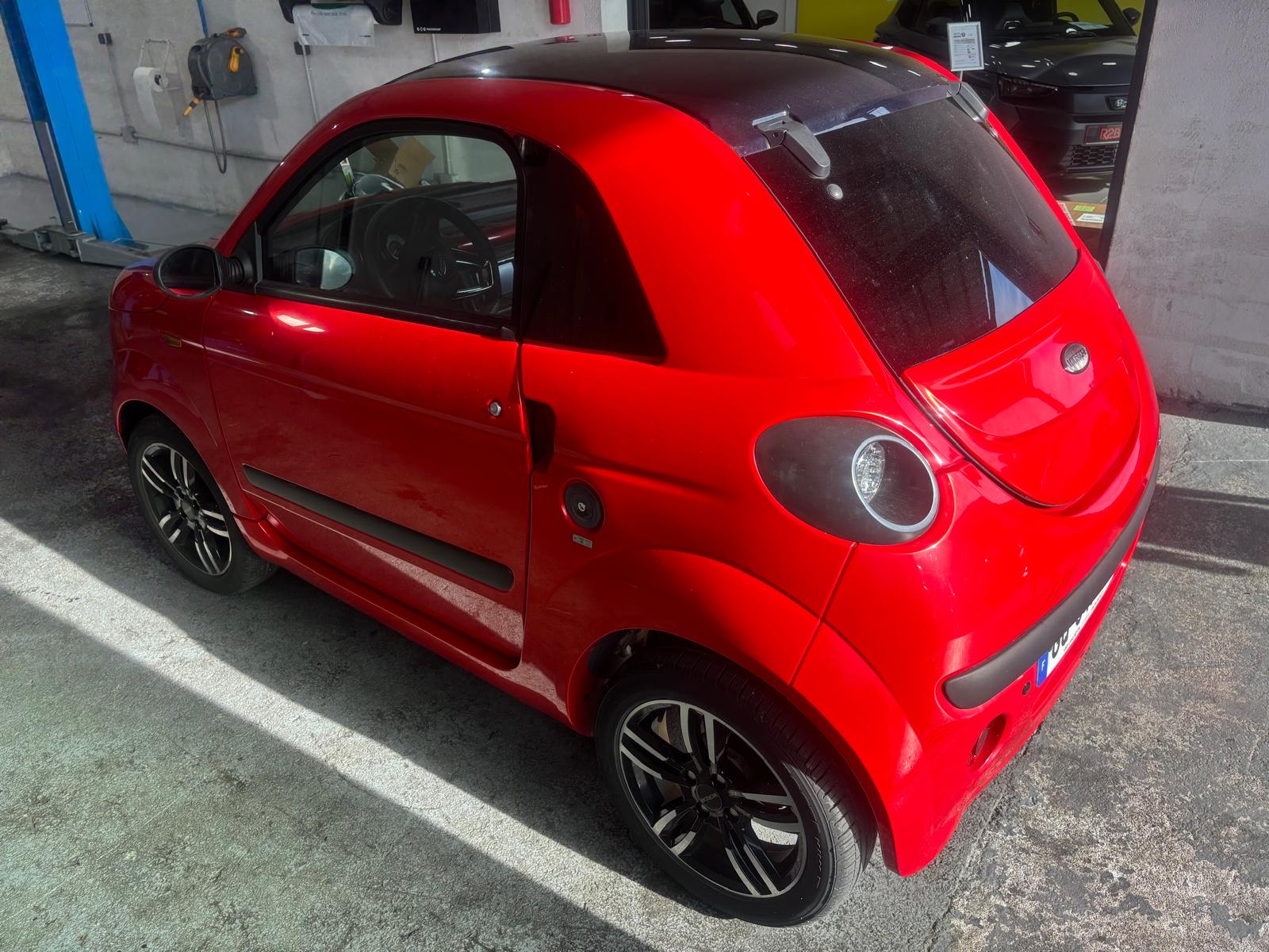 Due must rouge microcar